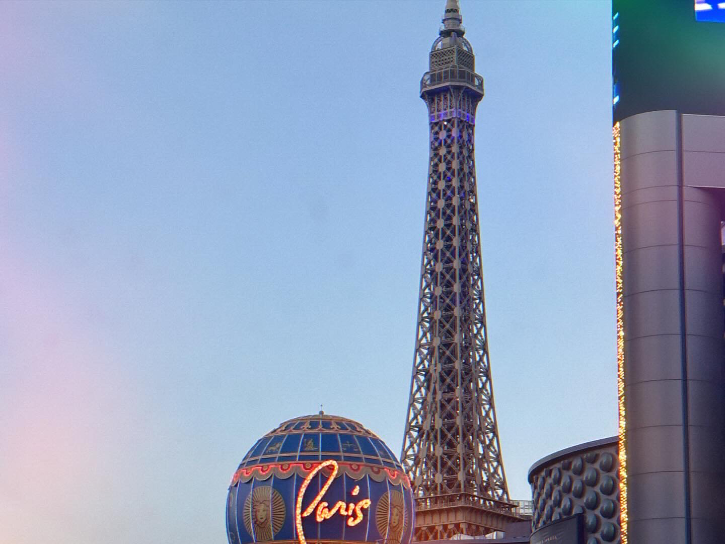 eiffeltowerparisvegas